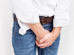 Sering Garuk Area Selangkangan Sampai Testis Lecet, Penyebabnya Apa Dok?