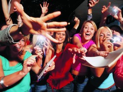 Tergila-gila dan Terlalu Memuja Artis, Termasuk Gangguan Kejiwaan?