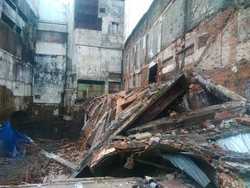 Eks Toko Merlin Runtuh, Polisi: Tiga Korban Tertimpa Bangunan Lagi Tidur