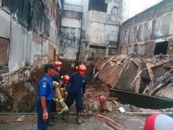 Eks Toko Merlin Roboh Tewaskan Satu Orang, Polisi Sebut Bangunan Sudah Tua