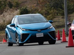 Tak Pilih Kasih, Toyota Fokus ke Mobil Listrik dan Hidrogen