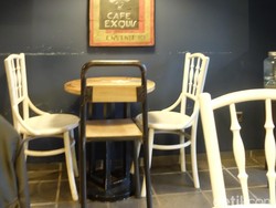 Berbincang Intim Sambil Menyeruput Kopi di Headline, Kemang