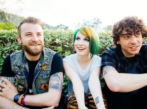 Hayley Williams Isyaratkan Paramore Bakal Bubar