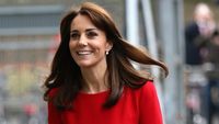 Kenakan Dress Merah Ini 3 Kali, Kate Middleton Tetap Pede dan Cantik!