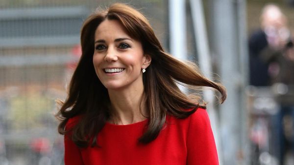 Kenakan Dress Merah Ini 3 Kali, Kate Middleton Tetap Pede dan Cantik!