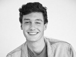 John Economou, Tunawisma yang Jadi Model Berkat Kendall Jenner & Gigi Hadid