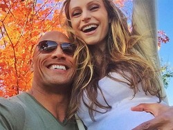 Dwayne Johnson dan Kekasih Dikaruniai Anak Perempuan