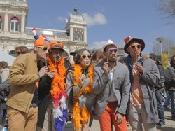 Negeri Van Oranje, di Antara Cinta dan Persahabatan