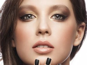 Trik Makeup agar Foundation Tidak Terlihat Seperti Dempul di Wajah