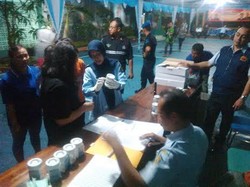 Saat Sidak, Sipir dan Penghuni Lapas Banyuwangi Ditest Urine