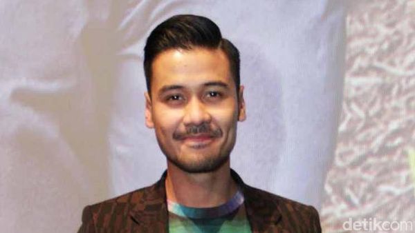 Girls, Chicco Jerikho Tampan Tampil Necis