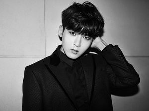 Dandan ala Perempuan, Ryeowook SuJu Parodikan Video Klip Rossa Dandan ala Perempuan, Ryeowook SuJu Parodikan Video Klip Rossa