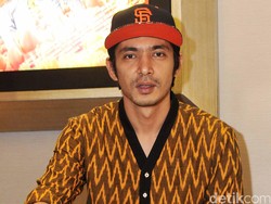 Abimana Aryasatya Bagi Ilmu Akting ke Siswa Sekolah