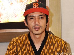 Ketika Abimana dan Dian Sastro Bercerita Soal Senja Lewat Trilogi Alina