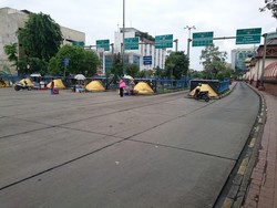 Metromini Mogok Massal, Begini Suasana di Terminal Blok M Pagi Ini