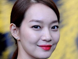 Alis Lurus dan Bibir Gradasi Masih Jadi Tren Makeup Korea di 2016