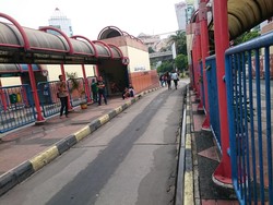 Petugas Gencar Razia Bus Reyot, Metromini Sepi di Terminal Blok M