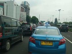 Imbas Kecelakaan di Km 1 Tol Jagorawi, Macet Sampai Tol Dalam Kota
