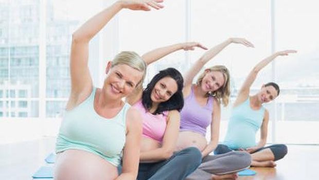 Ilustrasi ibu hamil yoga untuk atasi insomnia