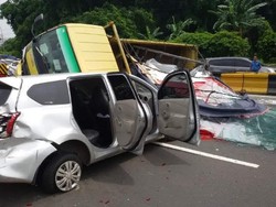 Begini Penampakan Dahsyatnya Kecelakaan 6 Kendaraan di Km 1 Tol Jagorawi