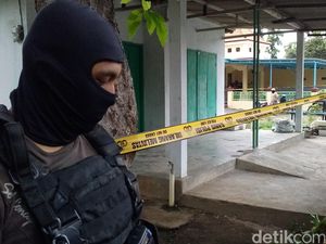 Densus 88 Tangkap 2 Terduga Teroris di Sumedang Densus 88 Tangkap 2 Terduga Teroris di Sumedang