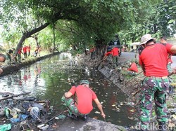 Gerakan Anti Banjir Sidoarjo, 2500 Orang Nyemplung Sungai Punguti Sampah