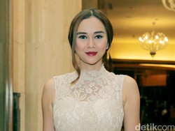 Cie...Aura Kasih Nyanyikan Ulang Lagu Glenn Fredly