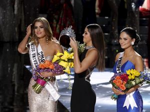 Seperti Ini Jumpa Pertama Steve Harvey & Ariadna Pasca Insiden Miss Universe