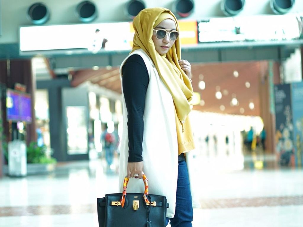 Rina Nose Buka Jilbab & 5 Momen Hijab Lain yang Fenomenal di 2017