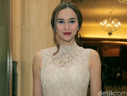 Glenn Lagi Konser, Aura Kasih Kondangan Sendirian