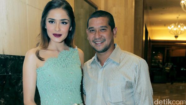 Yasmine Wildblood dan Abi Serasi di Nikahan Nabila Syakieb