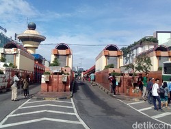 Penumpang Cuek Operator Metromini Mogok Massal: Nggak Ngaruh!