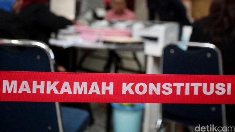 Hakim Cecar Saksi di MK: Pemantau Demokrat Kok Mau Makara Saksi PPP?
