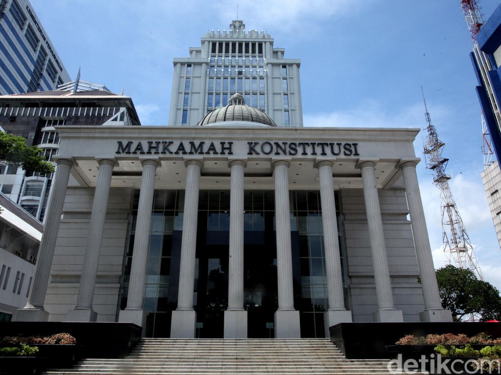 Frasa Gangguan Lain Digugat ke MK, Dianggap Bisa Bikin Pemilu Ditunda Frasa Gangguan Lain Digugat ke MK, Dianggap Bisa Bikin Pemilu Ditunda