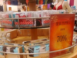 Pakaian Dalam Diskon Hingga 70% di Metro Department Store