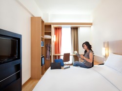 Tahun Baruan Seru Bareng Superhero di ibis Bandung Trans Studio