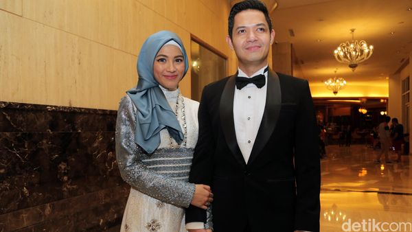 Mesranya Alyssa Gandeng Tangan Dude