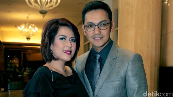 Gunawan Ajak Keluarga ke Resepsi Nabila Syakieb