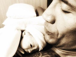 So Cute! Dwayne Johnson Unggah Foto Pertama Sang Putri