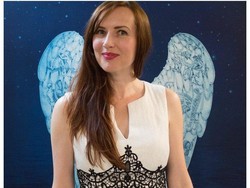 Dari Coldplay, Mila Furstova Kian Dikenal Sebagai Seniman Grafis Dunia