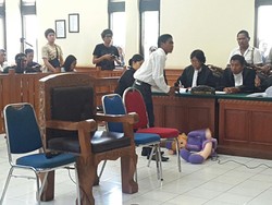 Agustinus Peragakan Pembunuhan Engeline: Tangan Saya Sempat Kena Darah