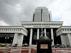 MA Sunat Hukuman Menteri Edhy Prabowo karena Bantu Timses