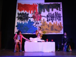 Teater Keliling Pentaskan Jas Merah Sang Timur