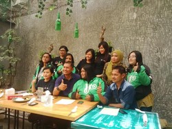 Begini Cara Go-Jek Surabaya Ber-Hari Ibu Bersama Drivernya