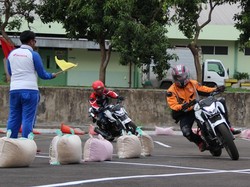 Honda Ajari Pengguna Motor Balapan di CB150R StreetFire