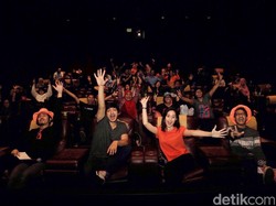 Nggak Usah Banyak Mikir Kalau Nonton Negeri van Oranje!