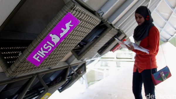 Taman Baca Apung Manjakan Warga Jakarta