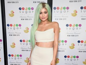 Belum Puas Bisnis Makeup, Kylie Jenner Rilis Cat Kuku Rp 40 Ribuan