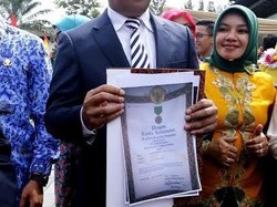 Kurangi Kemiskinan, Ridwan Kamil Dianugerahi Satyalancana Kebaktian Sosial