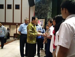 Ahok Minta Guru Awasi Jajanan Siswa di Lingkungan Sekolah